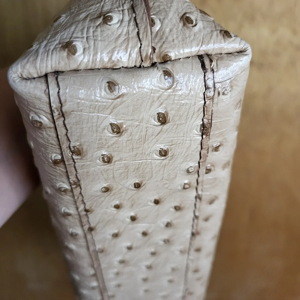 Maya Moon Handcrafted One-of-a-Kind Ostrich Handbag With Bamboo Handles. - Picture 8 of 16